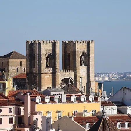 Alfama Balcony River View By Lovelystay شقة